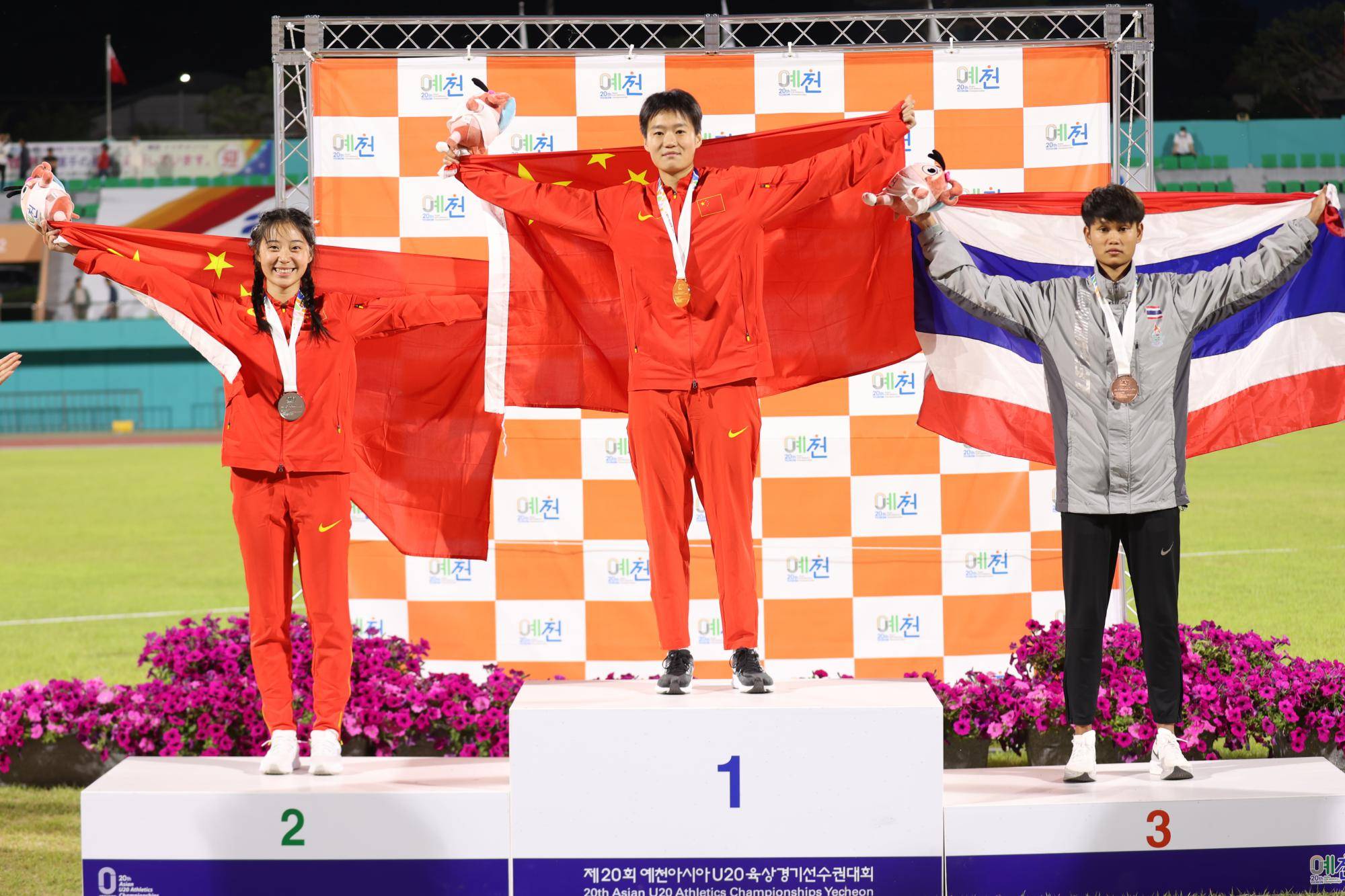 0605 Field photo of the AUC game 09